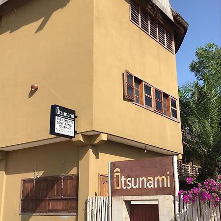 Hotel Otsunami Lomé Exterior foto